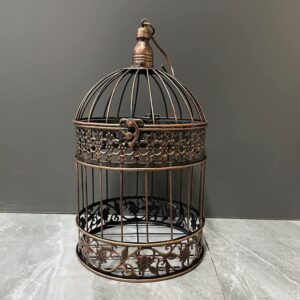 Retro wrought iron round birdcage decorative ornament, can be used as wedding floral decoration and indoor/outdoor space embellishment.